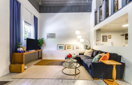 Cincinnati Apartment | 7 Mi to Dtwn Charming Couples Cove in Cincinnati