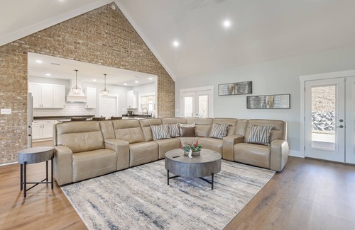 Lincoln House | 7 Mi to Talladega Superspeedway: Home w/Lake View