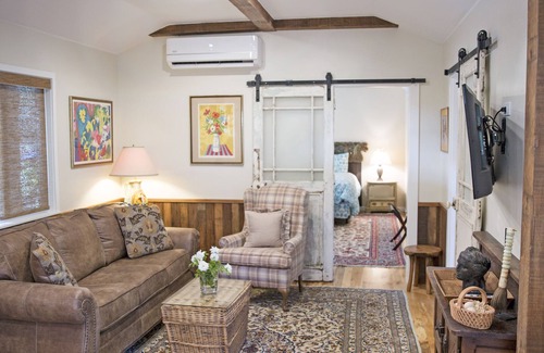 St. Helena House | 7 minute drive/5 miles to Saint Helena