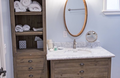 St. Helena House | 7 minute drive/5 miles to Saint Helena