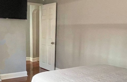 Upper Darby Apartment | 7 Minutes to Center City Philadelphia! Entire 1 Bedroom Apartment!