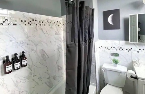 Upper Darby Apartment | 7 Minutes to Center City Philadelphia! Entire 1 Bedroom Apartment!