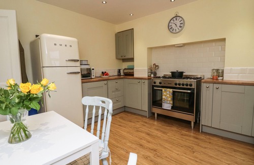 Sedbergh Cottage | 7 NEW STREET, pet friendly, with open fire in Sedbergh