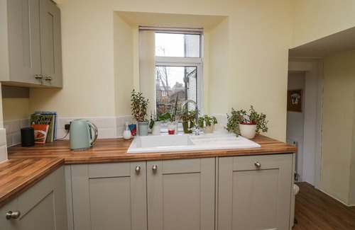 Sedbergh Cottage | 7 NEW STREET, pet friendly, with open fire in Sedbergh