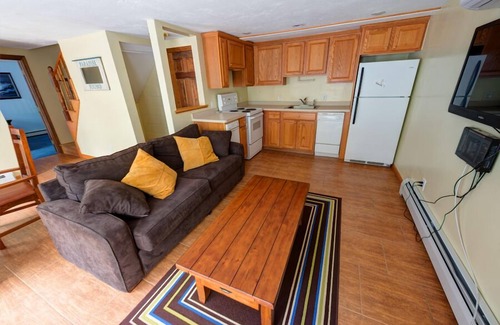 Ellisville House | 7 person hot tub! 4 Suites plus! Sleep 16, 5+baths, 5 min walk to beach