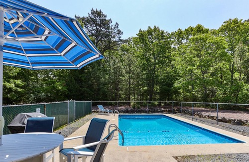 Sandwich House | 7 Raymond with pool- new listing