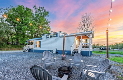 Guntersville Apartment | 7 Retro Chalet Lake Guntersville Mins to City Harbor