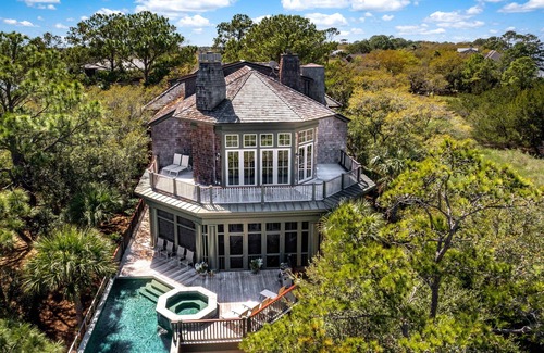 Vanderhorst Plantation House | 7 Rhetts Bluff: 6 Bedrooms, Pool & Dock, River & Marsh Views, Bike to Beach