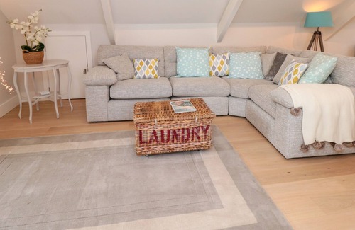 Bugford Apartment | 7 THE MANOR HOUSE, HILLFIELD VILLAGE in Dartmouth