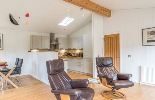 Looe Cottage | 7 WATER'S EDGE, pet friendly, luxury holiday cottage in Lanreath