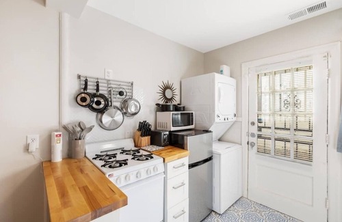 Midtown Apartment | 70's Boho 1 BR Near Zoo/Liberty Bowl/BBQ Fest!