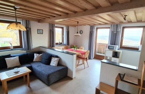 Grainet Apartment | 70qm-ferienwohnung auf Zwei Stockwerken für bis zu Vier Personen