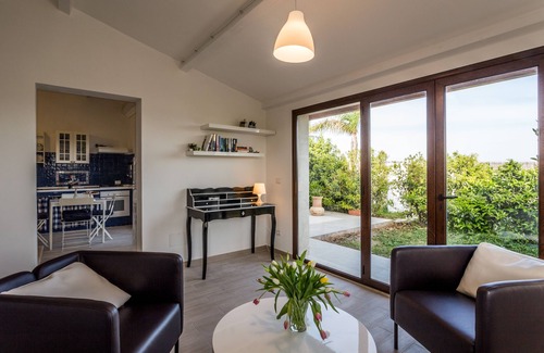 Syracuse Apartment | 70sqm Flat + 40 Sqm Terrace+ Exclusive Use Swimming Pool + Internet Wi Fi