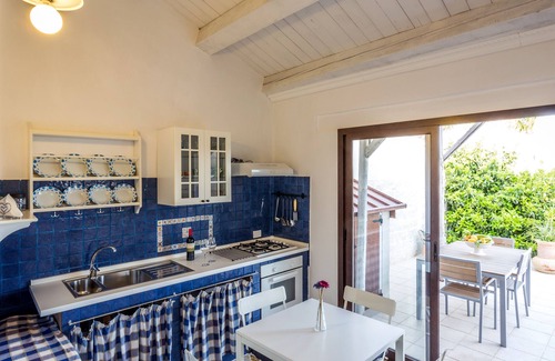Syracuse Apartment | 70sqm Flat + 40 Sqm Terrace+ Exclusive Use Swimming Pool + Internet Wi Fi