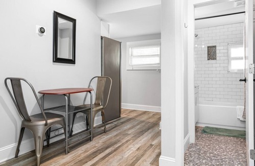 Hapeville House | 724B · The Blue Bungalow- Minutes to Downtown & Airport!