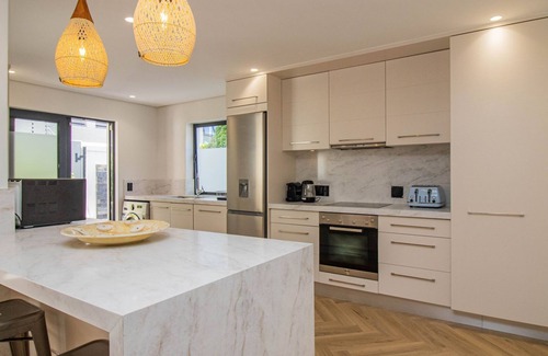Hermanus City-Centre Apartment | 74 on Marine