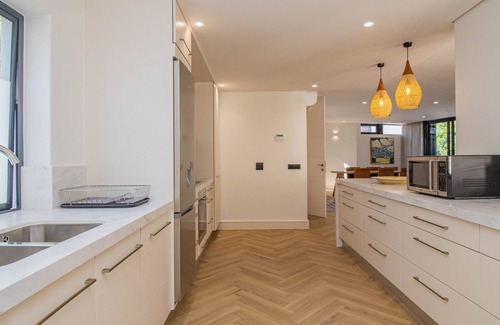 Hermanus City-Centre Apartment | 74 on Marine