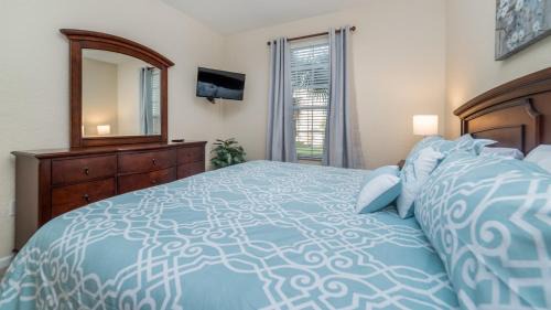 Crestwynd Bay House | 7650 Comrow #204