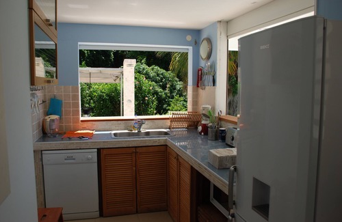 Le Robert House | 76m2 apartment on one level, large infinity pool, sea view, garden