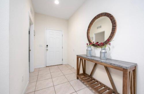Loughman House | 7BD Amazing Home Game Room Pool and Spa near Disney