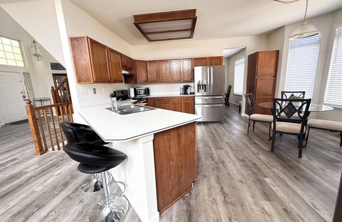 Northglenn House | 7Bedroom-5bath-Large Corner Lot, Near Scenic Trail/Easy Access to Downtown