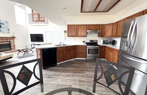 Northglenn House | 7Bedroom-5bath-Large Corner Lot, Near Scenic Trail/Easy Access to Downtown