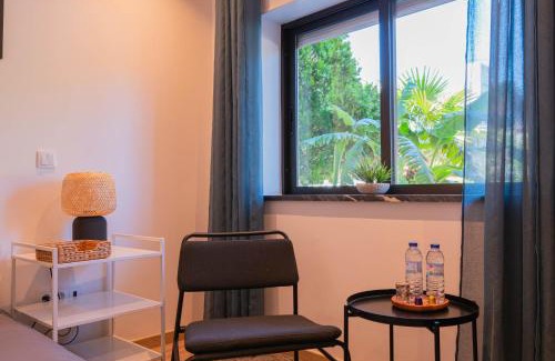 Santo Antonio dos Olivais House | 7Min to Uni Sé-Velha - AC - Work Desk - 300MBs WiFi - Suite 3