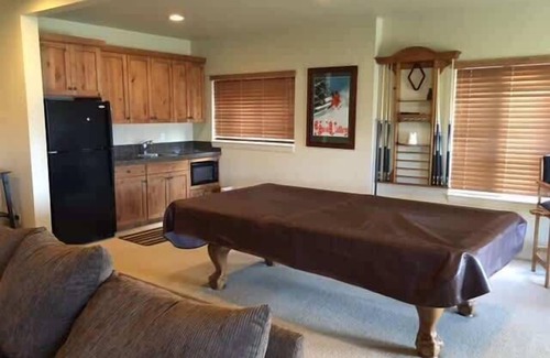 Eden House | 8 Bdr 5 ba Amazing View! Amenities! Fido can join!