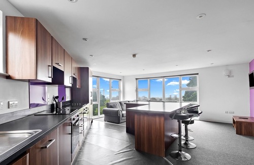 Plymouth Apartment | 8 Bed Apartment @ Derriford Stays by Pureserviced