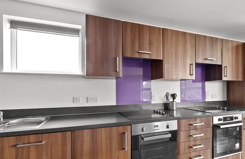 Plymouth Apartment | 8 Bed Apartment @ Derriford Stays by Pureserviced