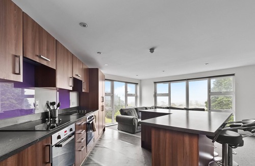 Plymouth Apartment | 8 Bed Apartment @ Derriford Stays by Pureserviced