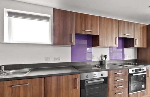 Plymouth Apartment | 8 Bed Apartment @ Derriford Stays by Pureserviced