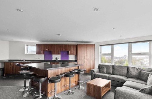 Plymouth Apartment | 8 Bed Apartment @ Derriford Stays by Pureserviced