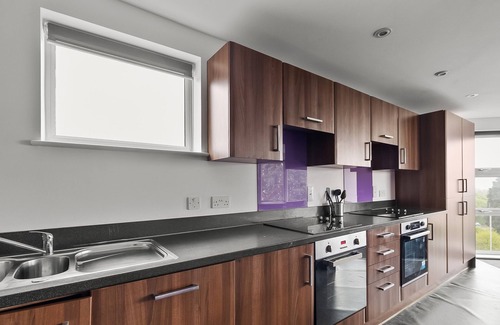 Plymouth Apartment | 8 Bed Apartment @ Derriford Stays by Pureserviced
