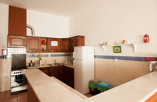 Ericeira Hotel | 8 Bed bed: Chill Hill Hostel & Private Rooms - Peach Garden (RNAL Nº 7624/AL)