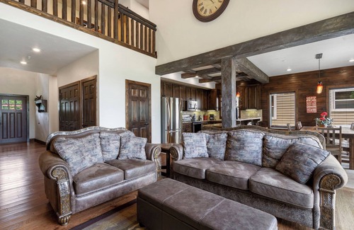 Lampe House | 8 Bed Luxury Lakefront Villa~Amazing View~2 Pools~Free Resort Amenities~Dock