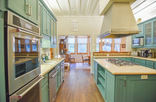 Red River House | 8 bedroom accommodation in Red River