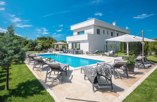 Liznjan House | 8 bedroom beautiful home in Liznjan