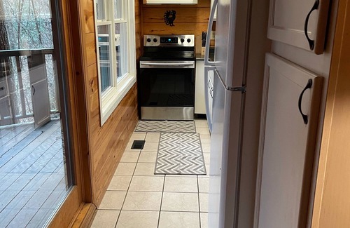 Stanton Cabin | 8 bedroom cabin in the woods! Big enough for the whole family.