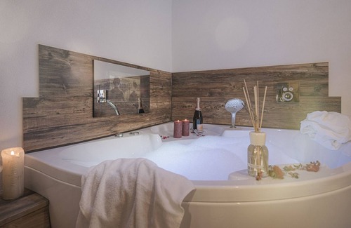 Mayrhofen House | 8 bedroom chalet with private SPA, directly at the ski lift in the center