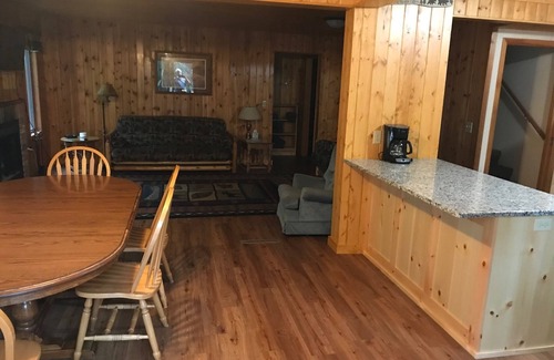 Pequot Lakes House | 8 bedroom unit for up to 18+ people on the Whitefish Chain of lakes in Minnesota