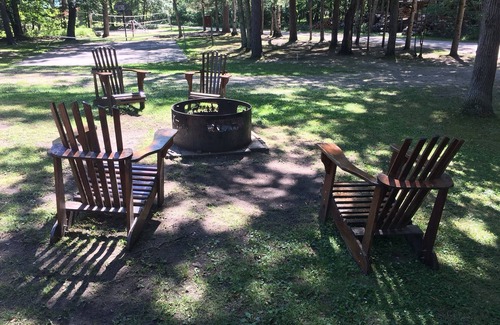 Pequot Lakes House | 8 bedroom unit for up to 18+ people on the Whitefish Chain of lakes in Minnesota