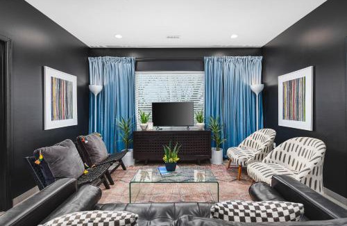 Maxwell Apartment | 8 Beds 4 Bedroom WALK to restaurants, bars and coffee