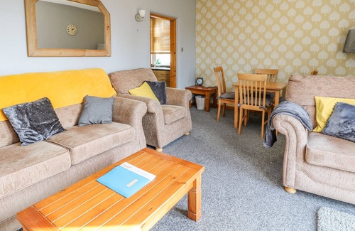 Dalwhinnie Cottage | 8 DISTILLERY COTTAGE, pet friendly, with a garden in Dalwhinnie