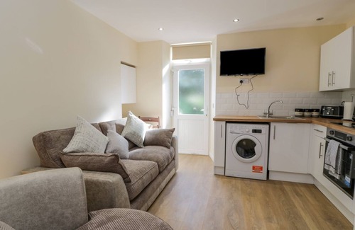 Millport Cottage | 8 GEORGE STREET, pet friendly, country holiday cottage in Millport