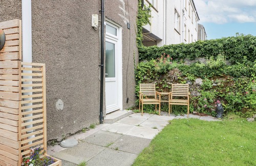 Millport Cottage | 8 GEORGE STREET, pet friendly, country holiday cottage in Millport