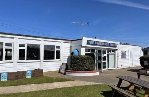 Heacham Cabin | 8 Guests - Swimming Pool - 1min to the Beach