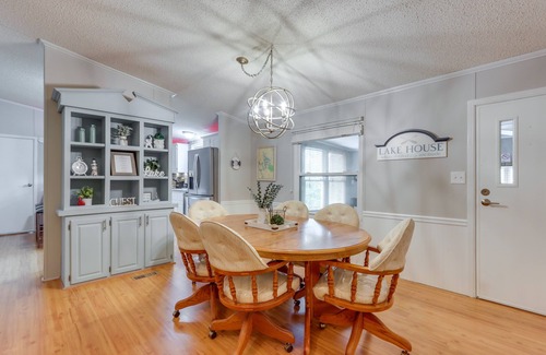 Linn Creek House | 8 Mi to Beach: Lake-View Haven in Linn Creek!