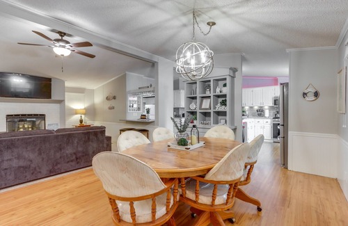 Linn Creek House | 8 Mi to Beach: Lake-View Haven in Linn Creek!