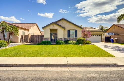 Greenacres House | 8 Mi to Beach Park Bakersfield Gem with Yard!